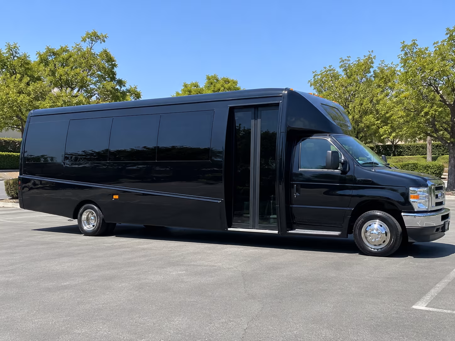 charter buses for large worcester area school groups heading to prom