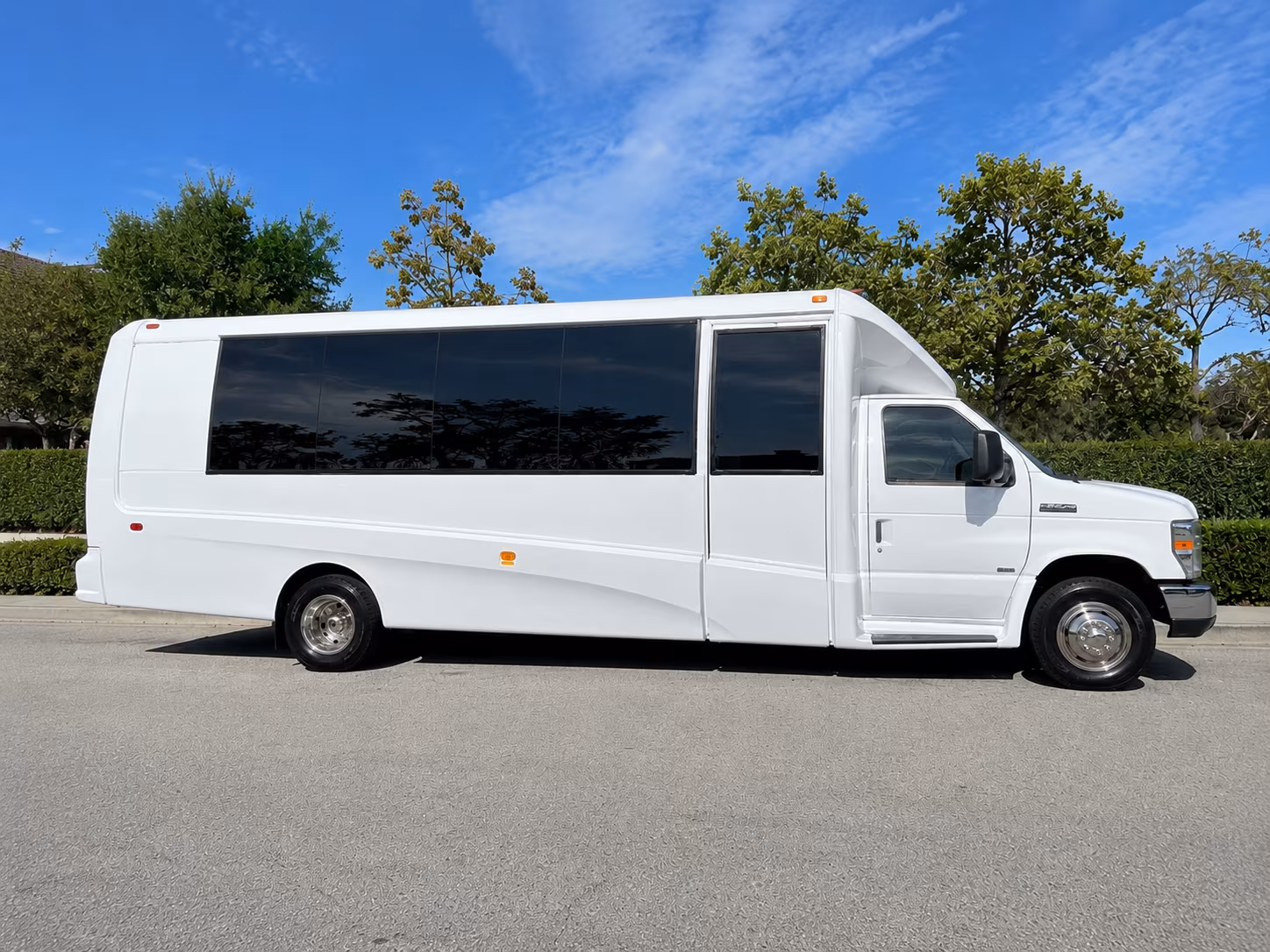 corporate airport transfer buses to and from orh and bos