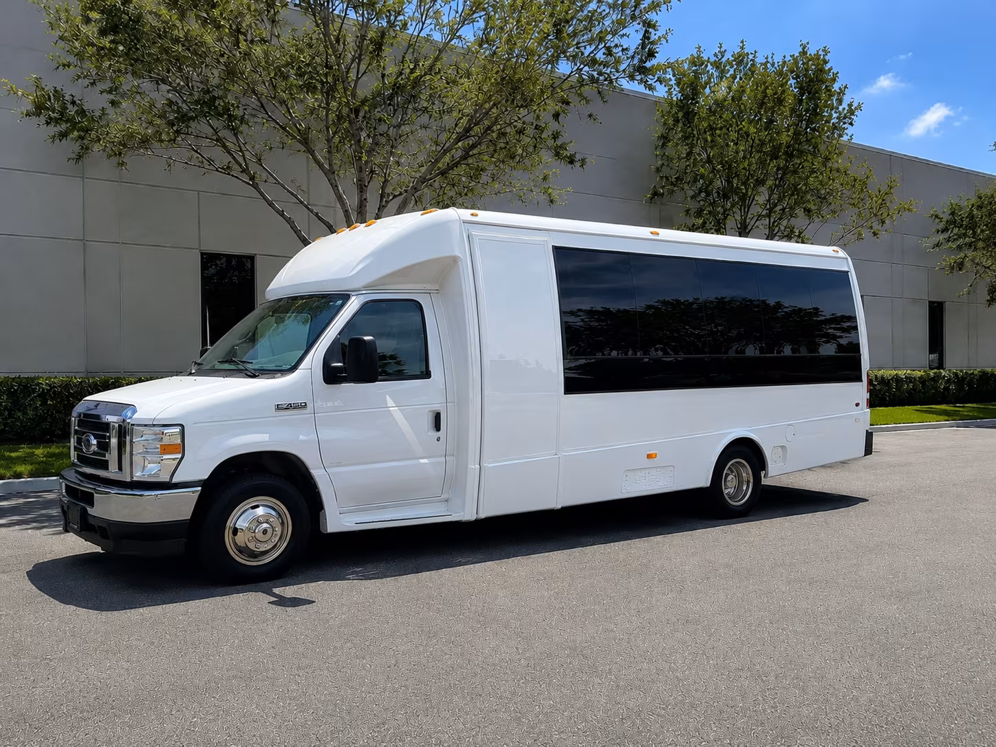 minibus rentals for smaller wine tour groups in worcester