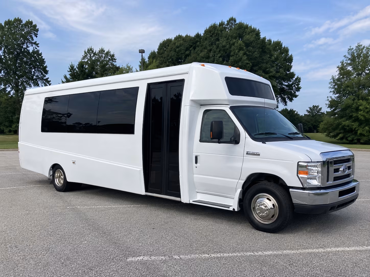 worcester 18 passenger party bus